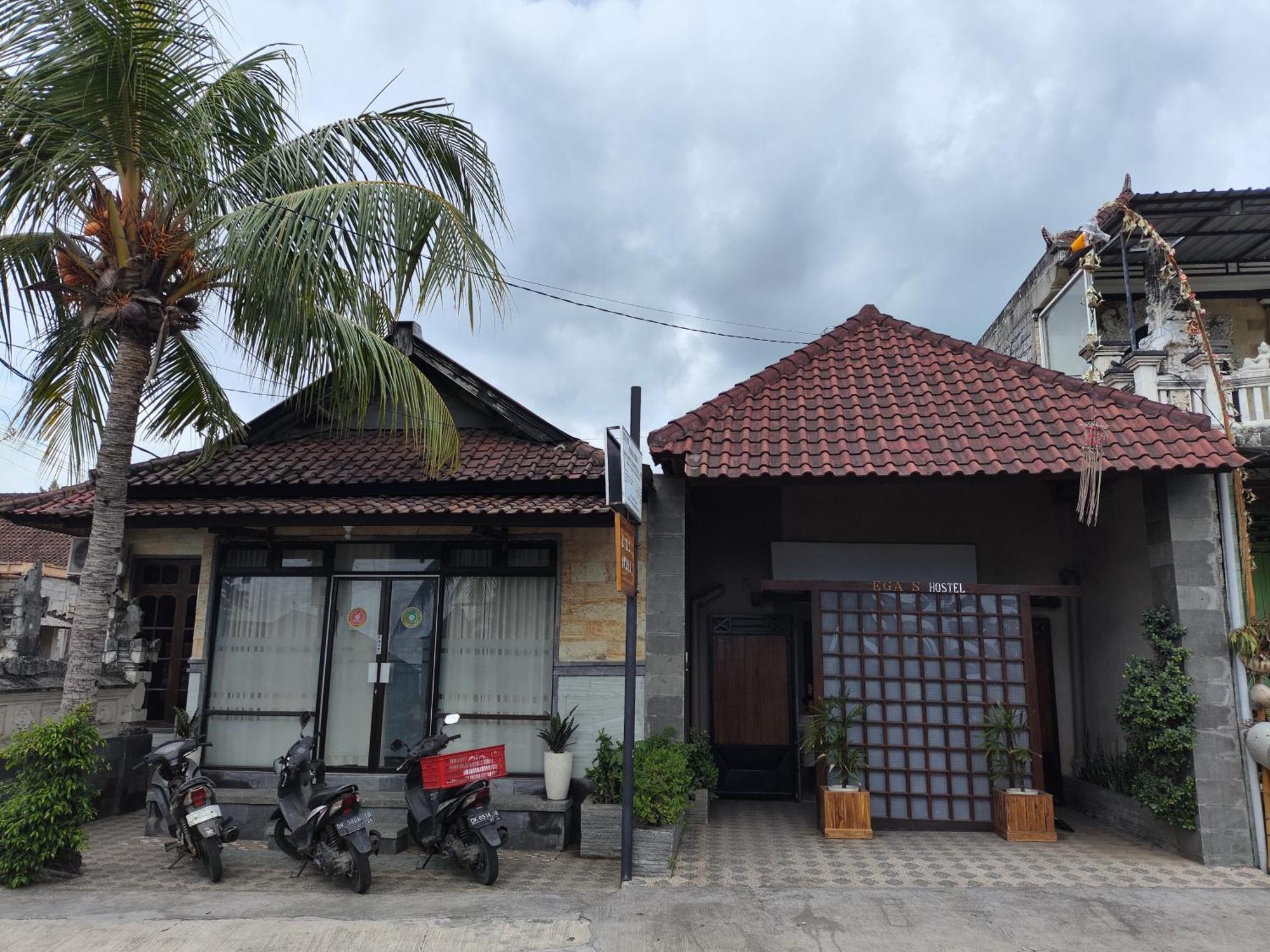 Ega S Hostel Batununggul Extérieur photo